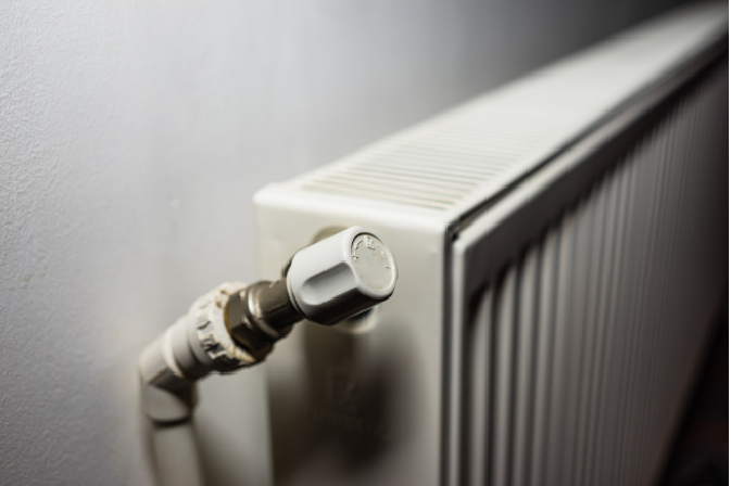 Radiators cold at the bottom: what it means (and what to check)